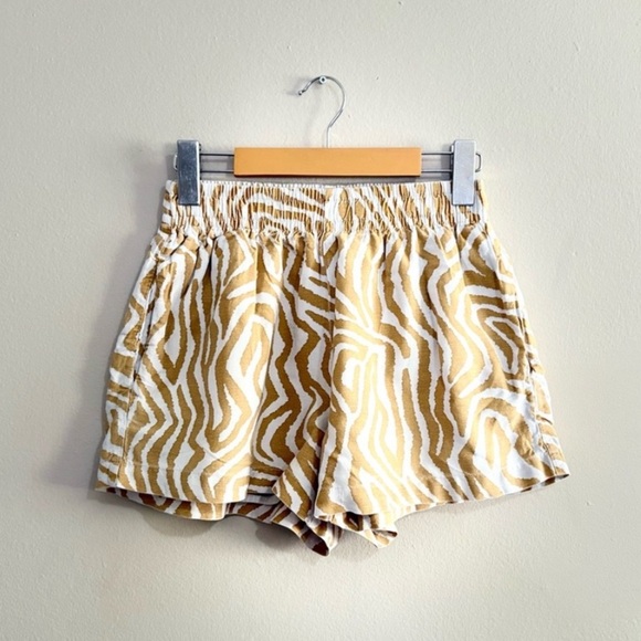 3/$10⚡️Dynamite High Waist Yellow & Cream Zebra Shorts Lined & Pockets - Picture 1 of 13